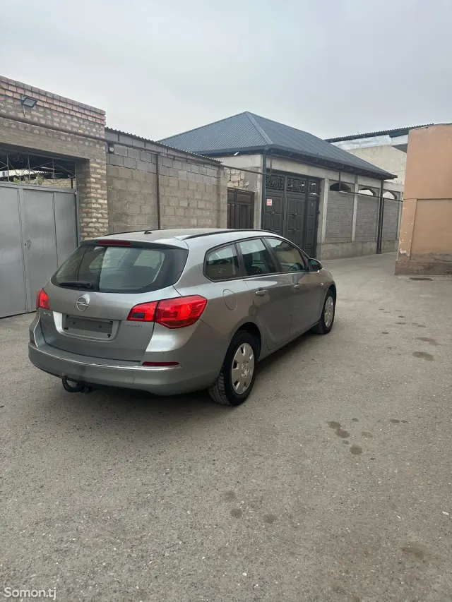Opel Astra J 2014 · 1.4 MT