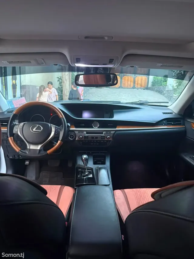 Lexus ES series 2014 · 2.5 AT