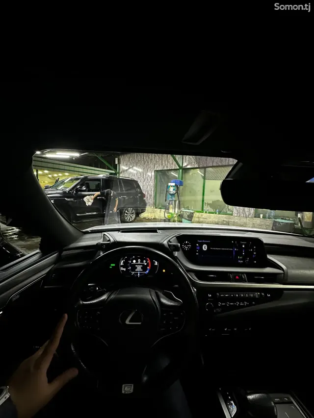 Lexus ES series 2019 · 3.0 AT