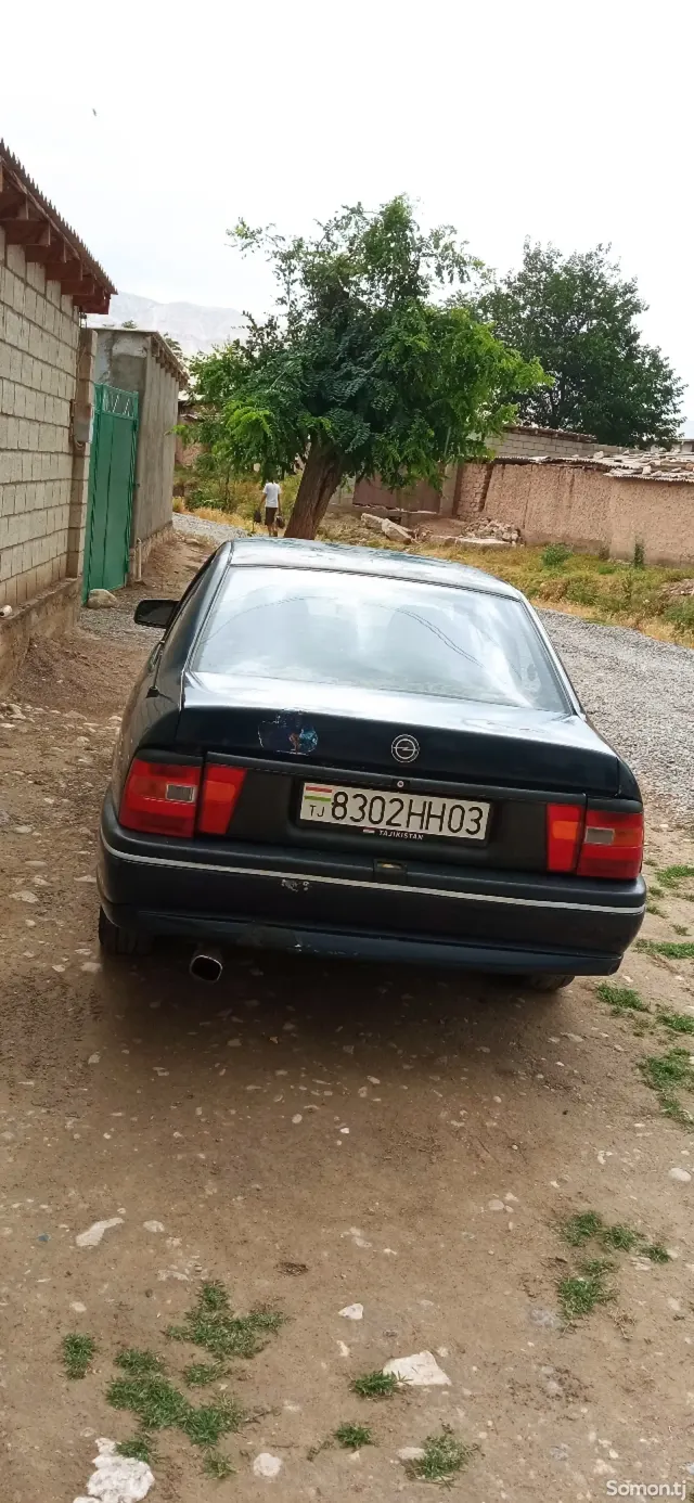 Opel Vectra A 1993 · 1.6 MT