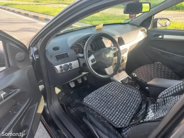 Opel Astra H 2008 · 1.7 MT