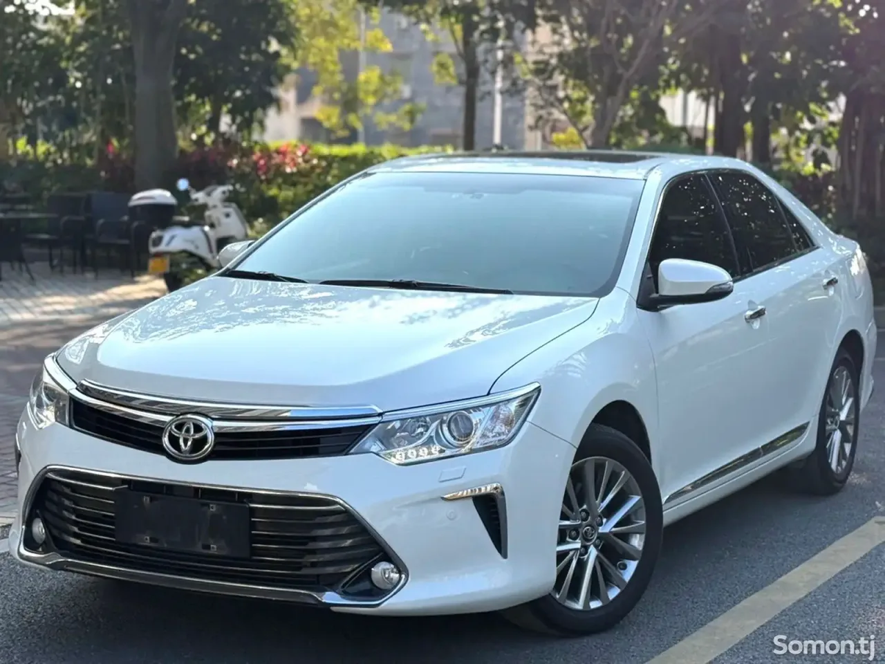 Toyota Camry 2016 · 2.5 AT