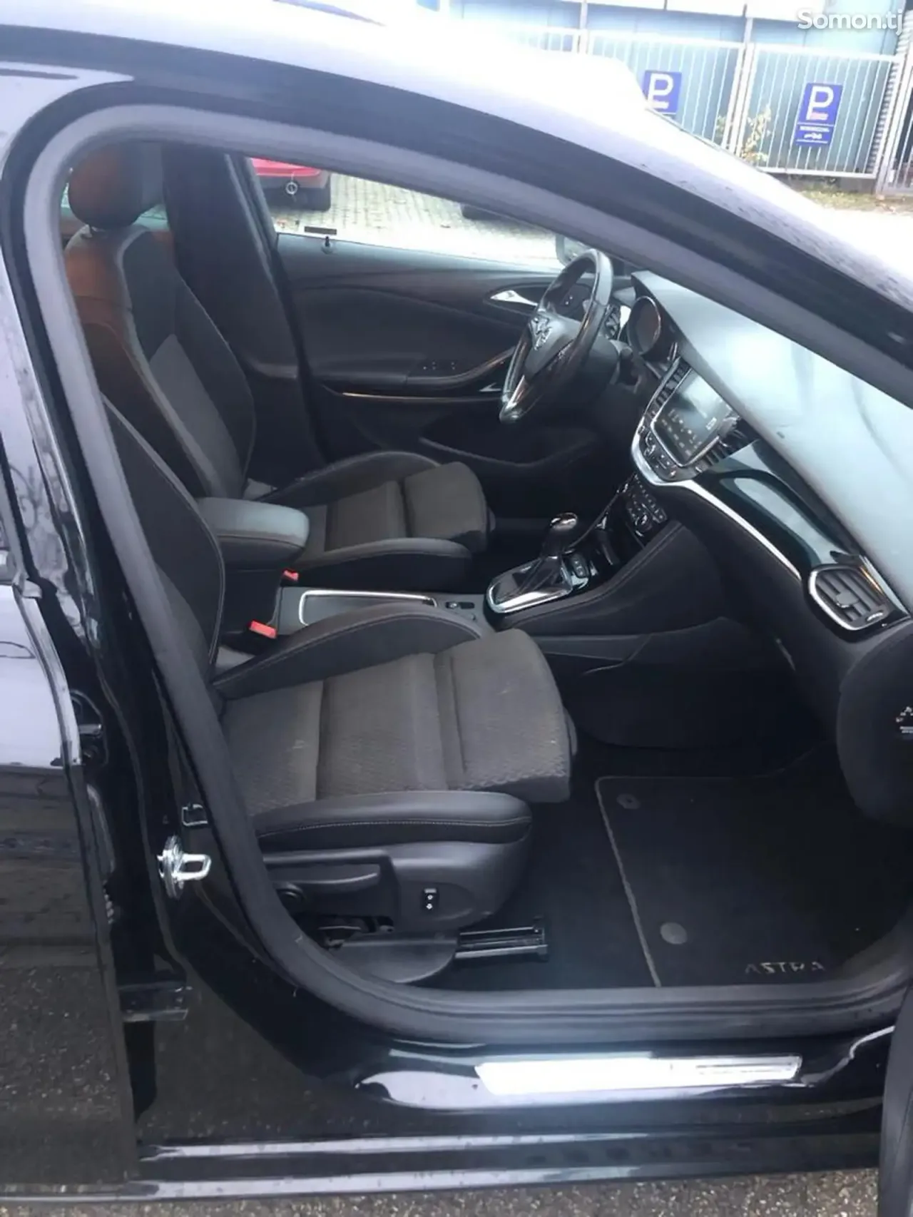 Opel Astra K 2017 · 1.6 AT