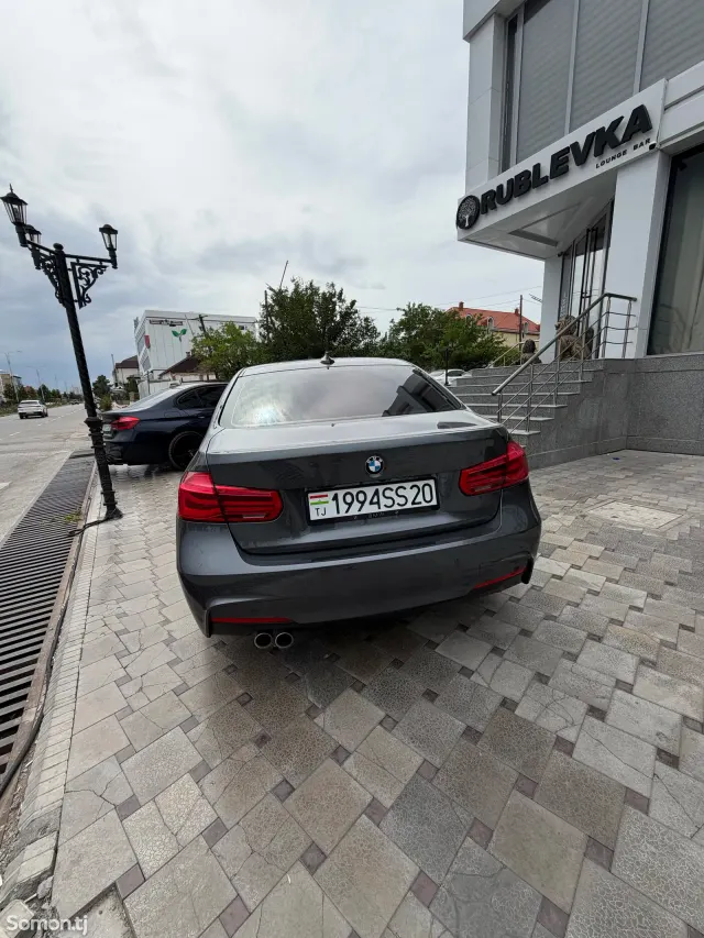 BMW 3 series 2018 · 2.0 AT