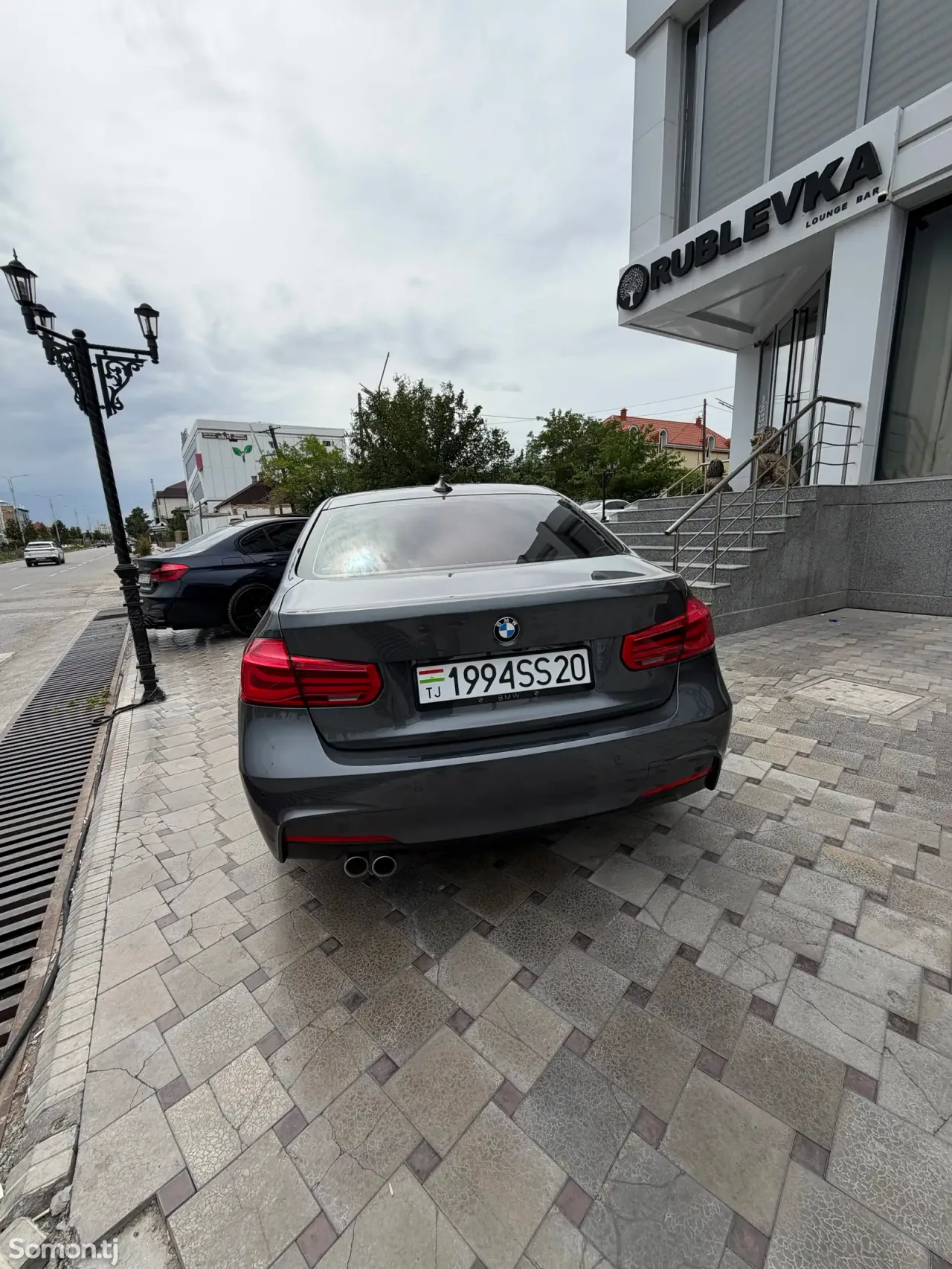 BMW 3 series 2018 · 2.0 AT