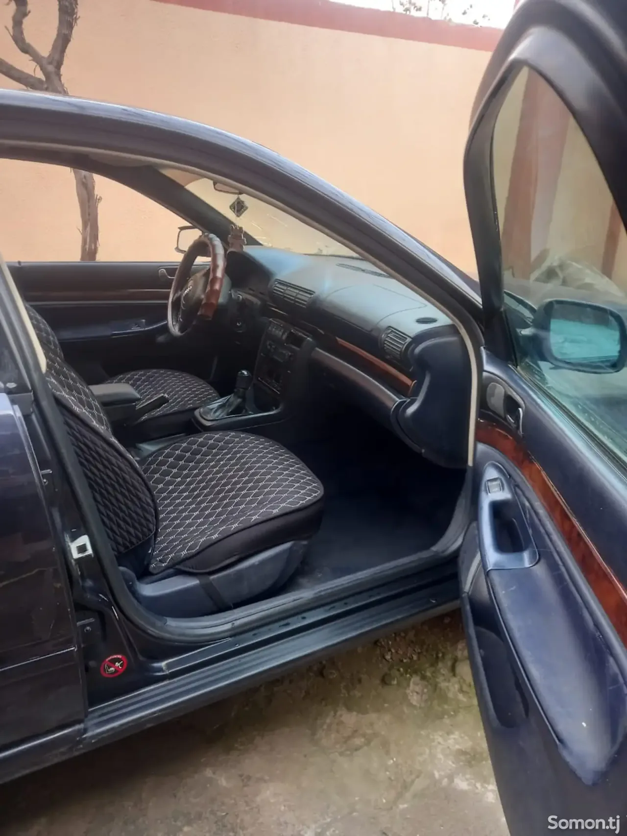 Audi A4 1998 · 1.8 MT