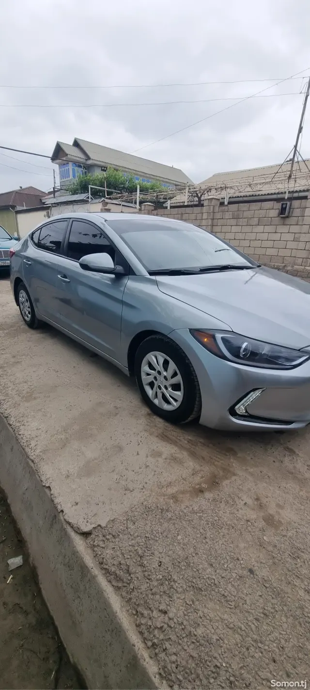 Hyundai Elantra 2017 · 2.0 AT