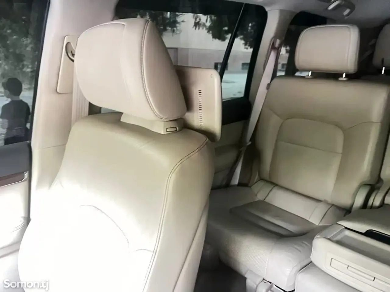 Toyota Land Cruiser 2016 · 5.7 AT