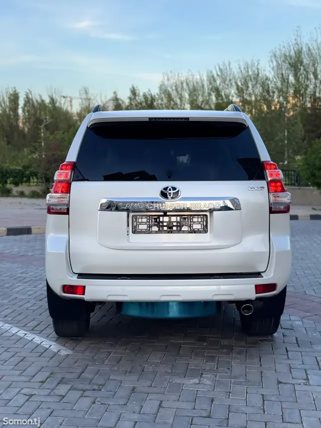 Toyota Land Cruiser Prado 2017 · 4.0 AT