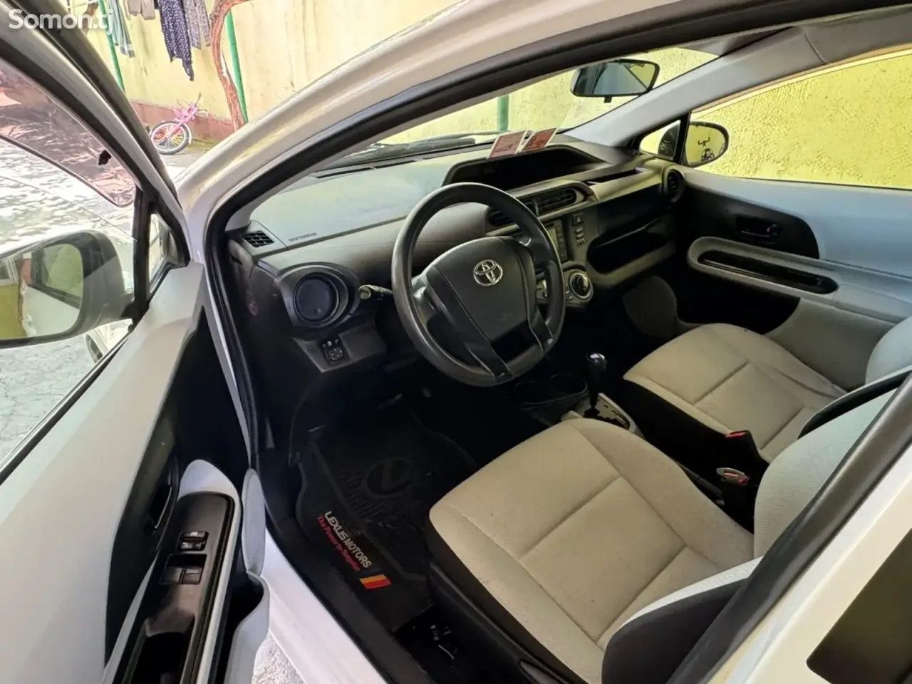 Toyota Aqua 2014 · 1.5 AT