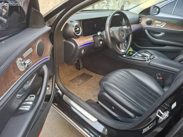 Mercedes-Benz E class 2016 · 3.0 AT