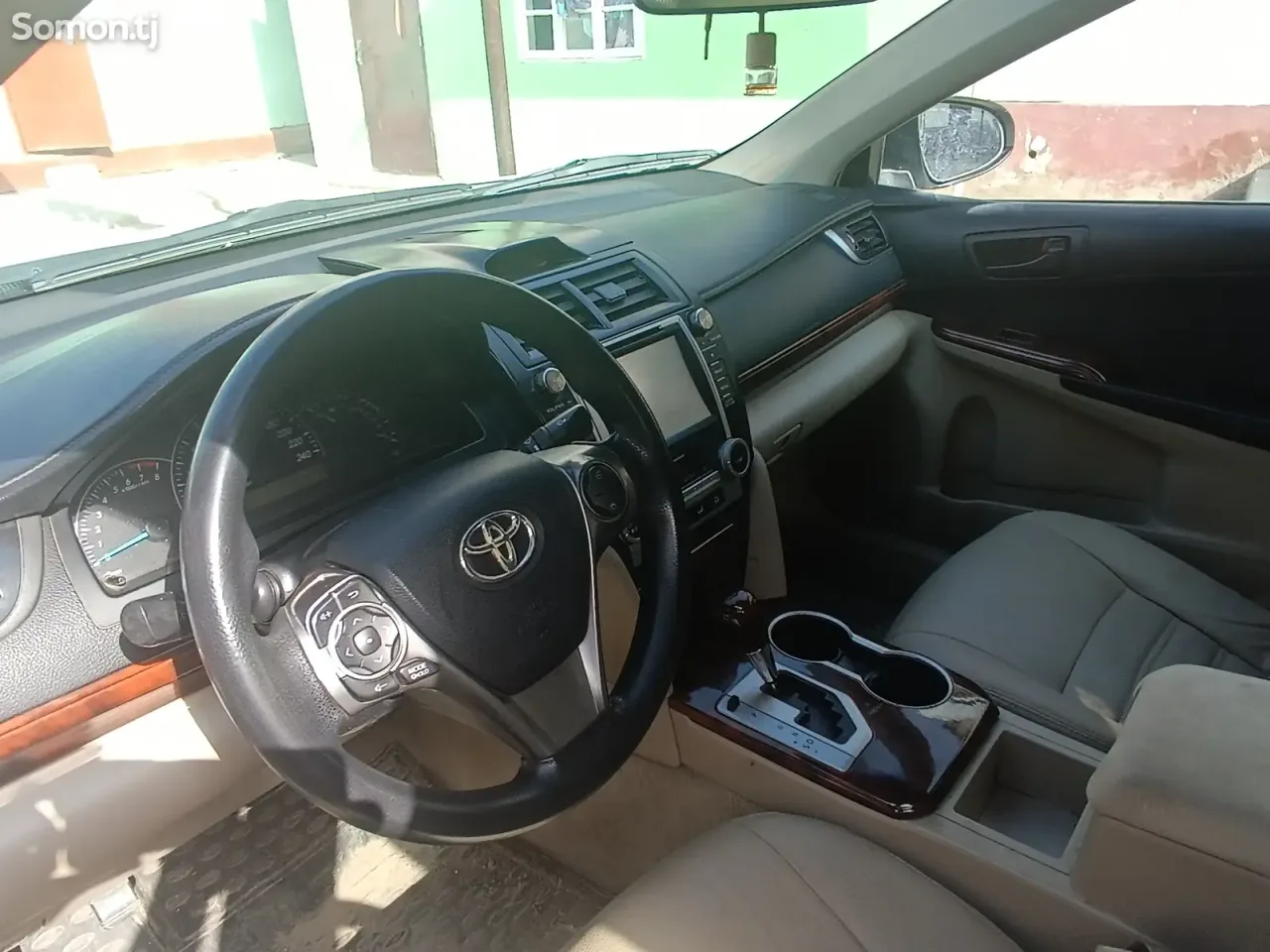 Toyota Camry 2012 · 2.4 AT