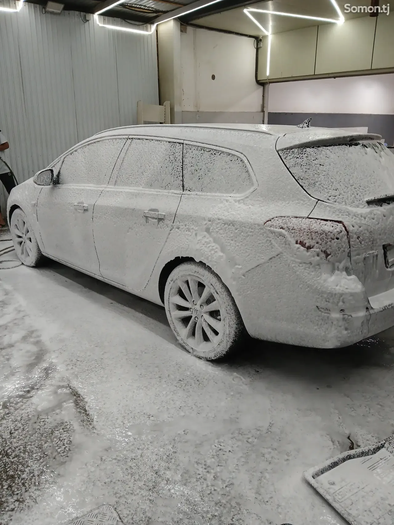 Opel Astra J 2011 · 1.7 MT