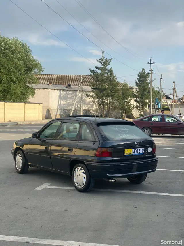 Opel Astra F 1995 · 1.6 MT