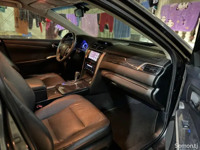 Toyota Camry 2015 · 2.0 AT