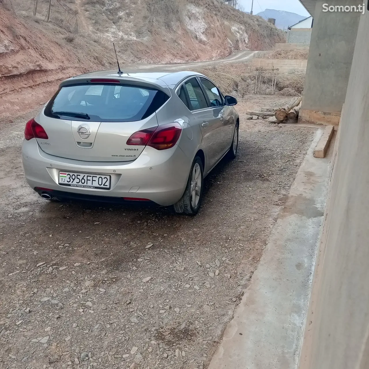 Opel Astra J 2010 · 1.6 AT