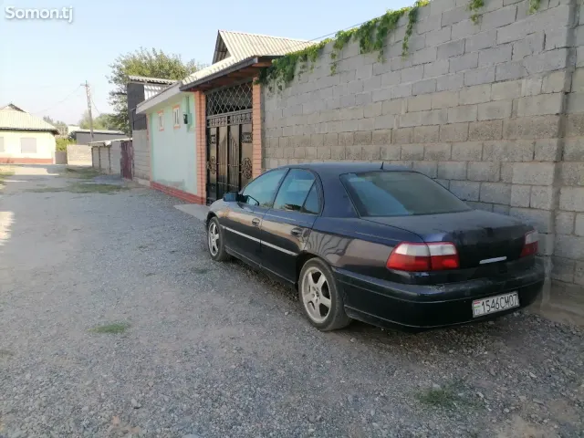 Opel Omega 2002 · 2.0 MT