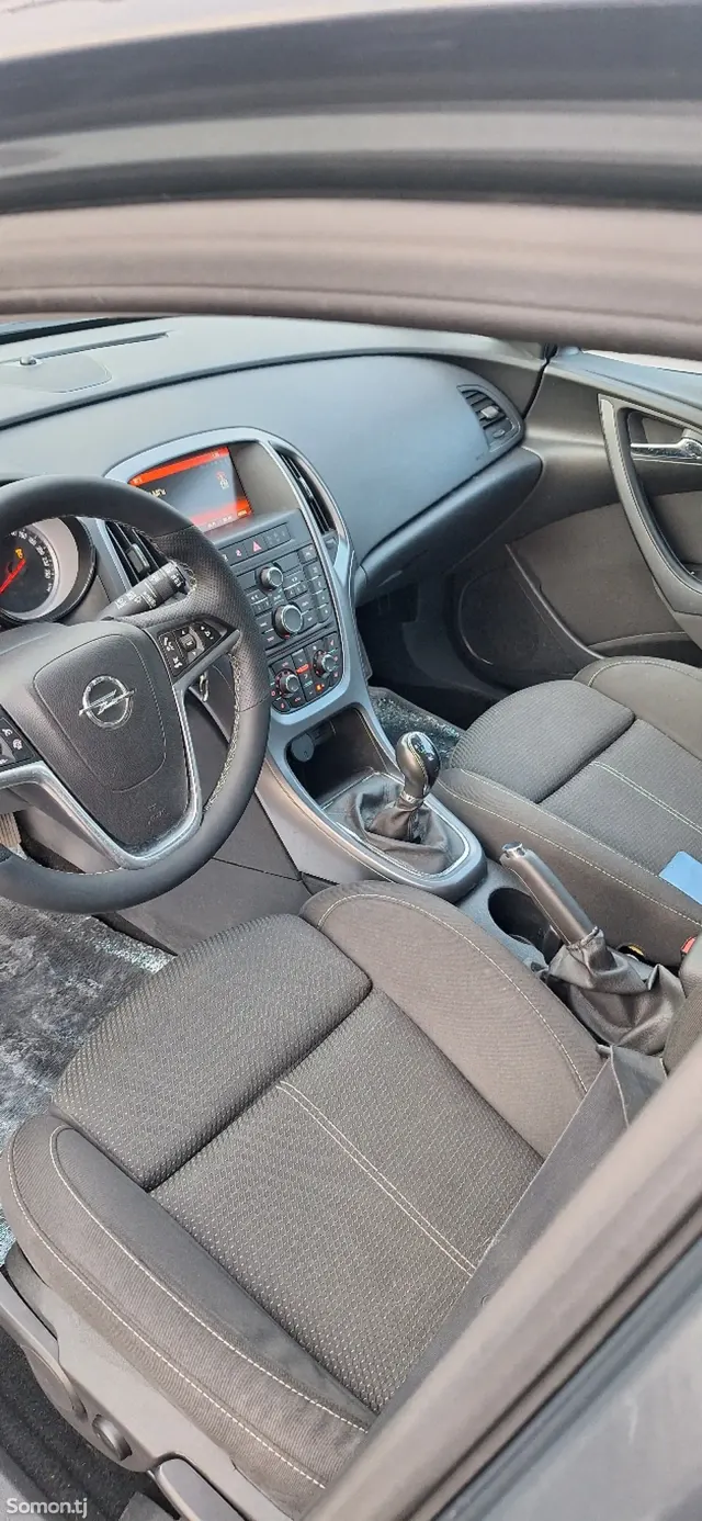 Opel Astra J 2015 · 1.4 MT