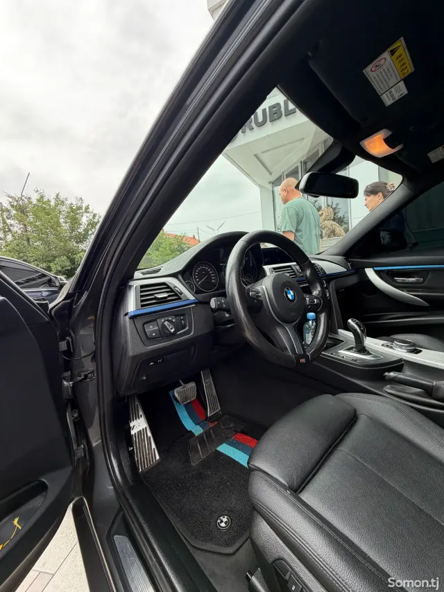 BMW 3 series 2018 · 2.0 AT