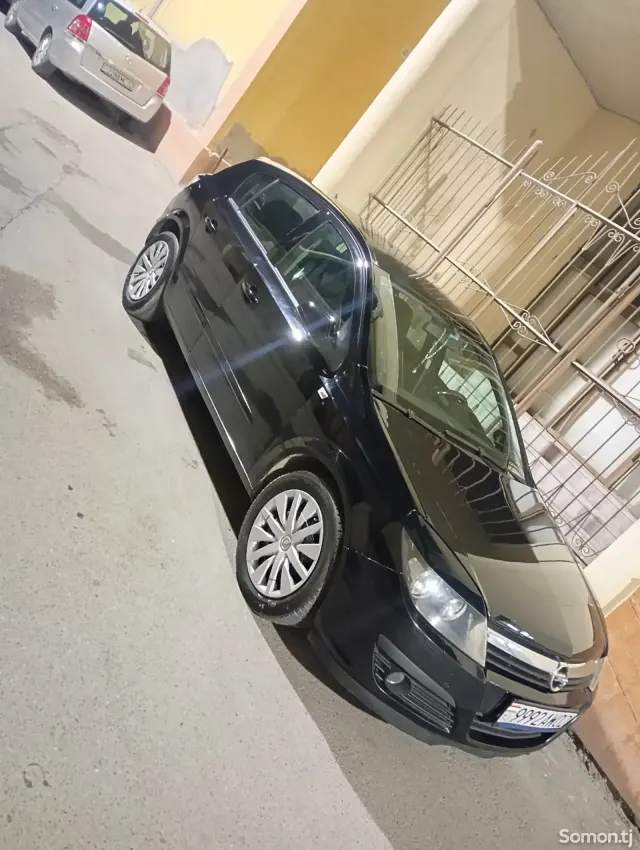 Opel Astra H 2006 · 1.6 MT