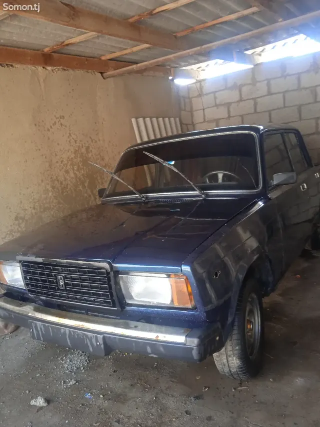 Lada (ВАЗ) 2107 2000 · 1.6 MT