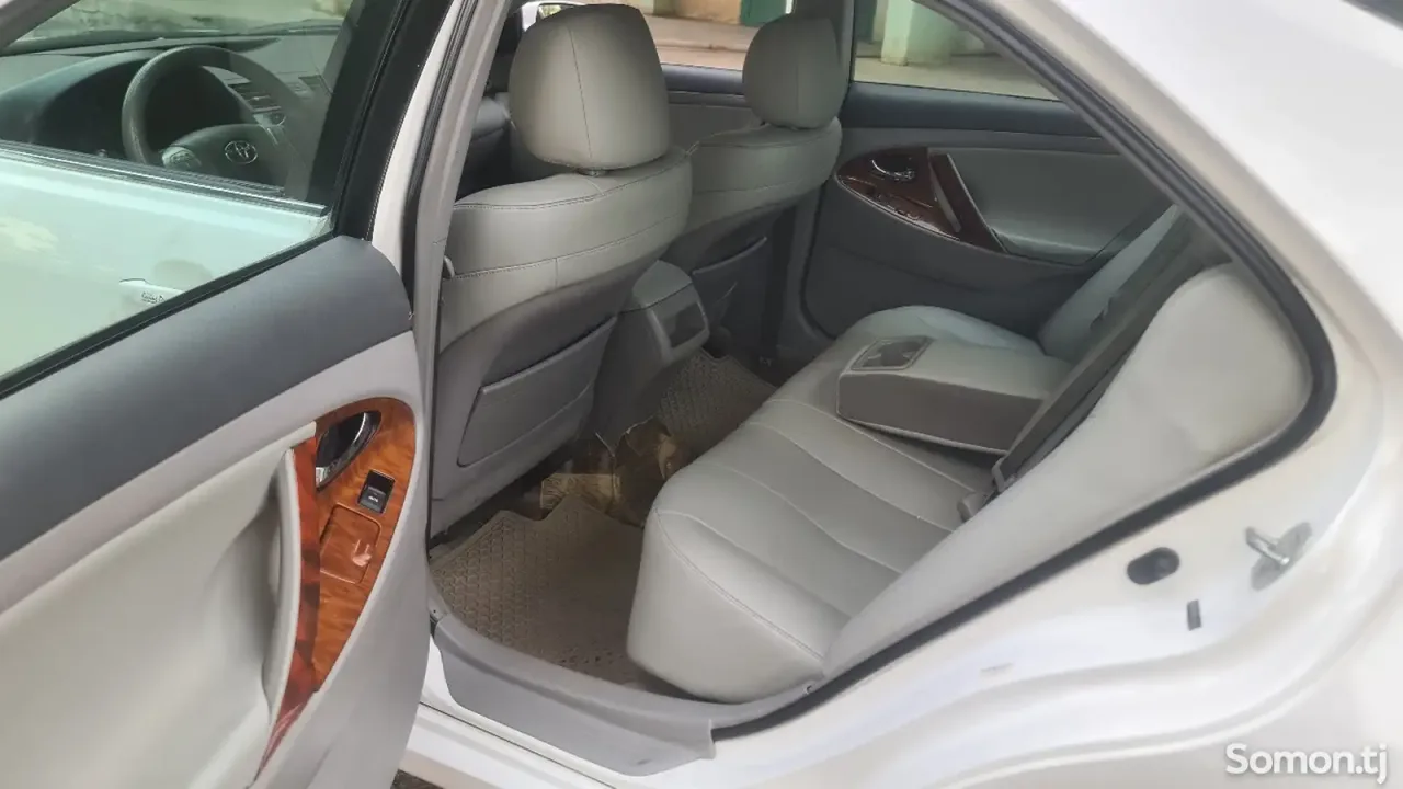 Toyota Camry 2010 · 2.5 AT