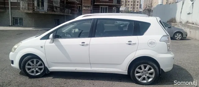 Toyota Verso 2008 · 2.2 MT