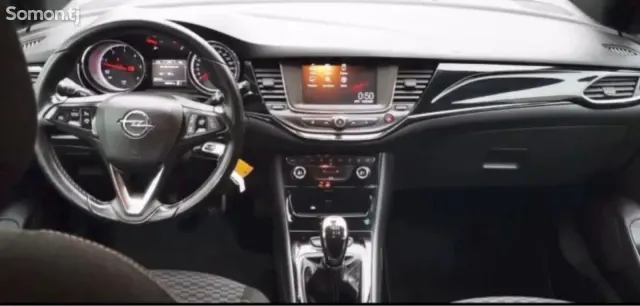 Opel Astra K 2018 · 1.6 MT