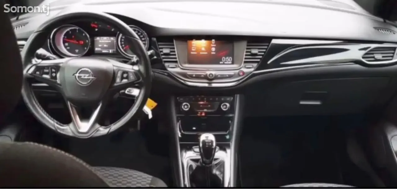Opel Astra K 2018 · 1.6 MT