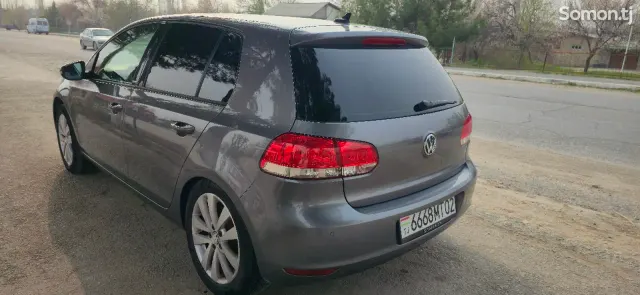 Volkswagen Golf 2011 · 1.2 MT