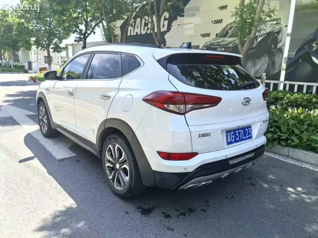 Hyundai Tucson 2016 · 1.6 AT
