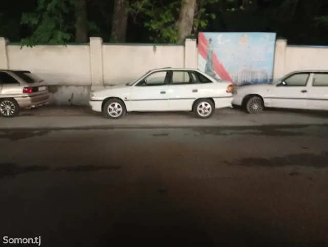 Opel Astra F 1995 · 1.6 MT