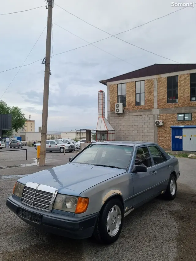 Mercedes-Benz W124 1987 · 2.5 MT
