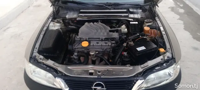 Opel Vectra B 1995 · 1.6 MT