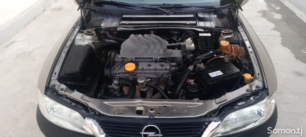 Opel Vectra B 1995 · 1.6 MT