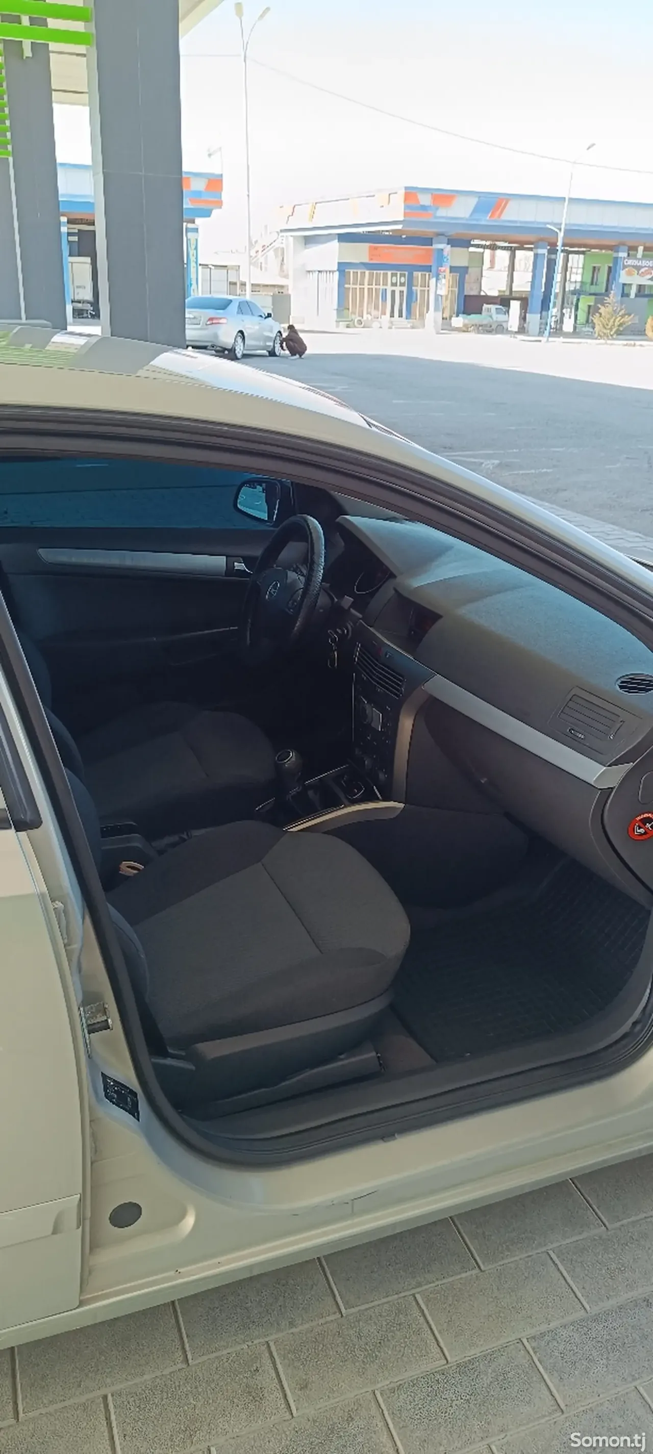 Opel Astra H 2006 · 1.6 MT