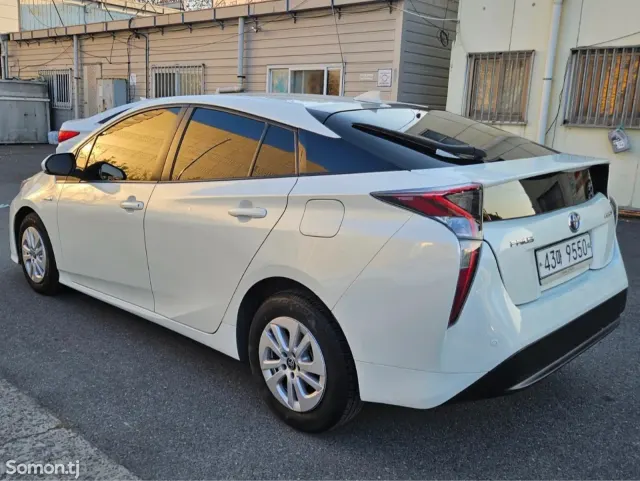 Toyota Prius 2018 · 1.8 AT