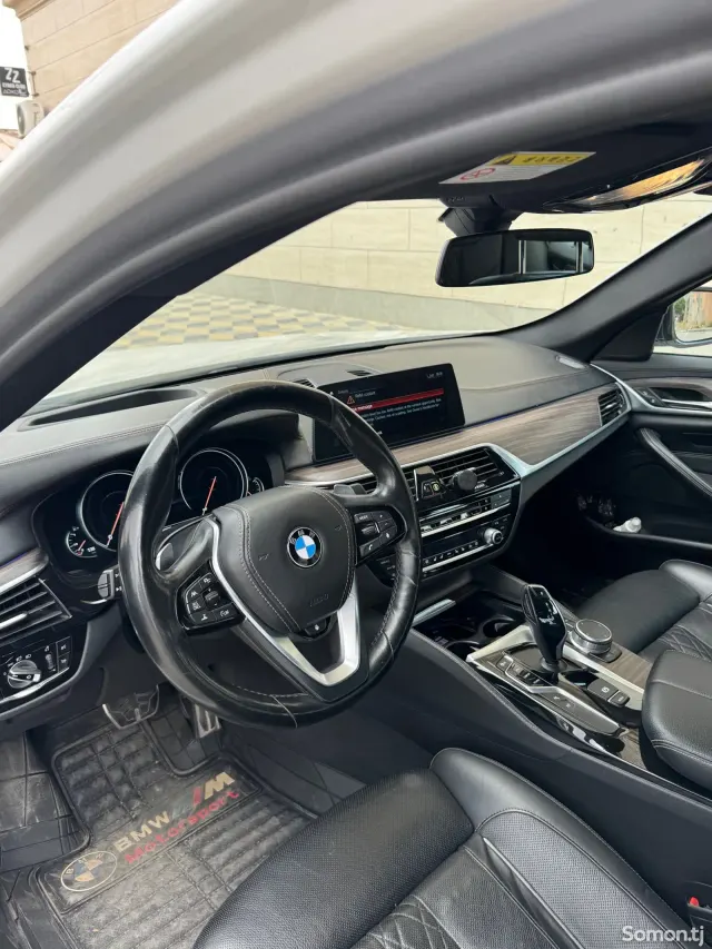 BMW M5 2017 · 3.0 AT