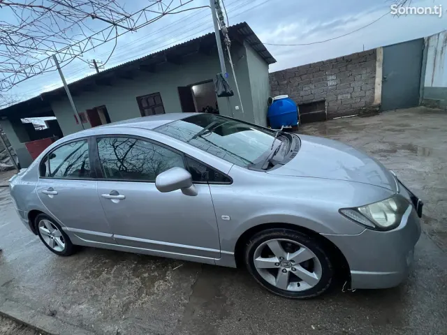 Honda Civic 2008 · 1.8 AT