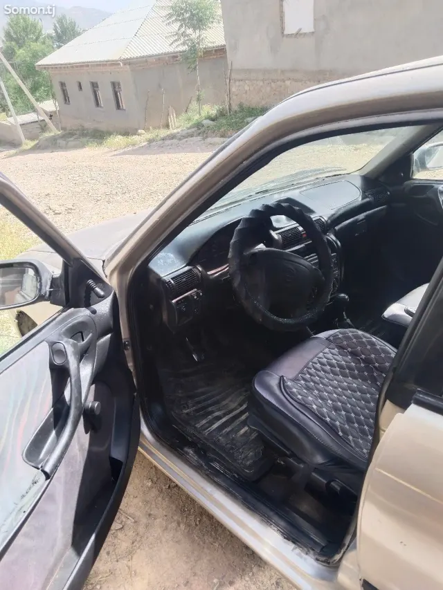 Opel Astra F 1998 · 1.6 MT