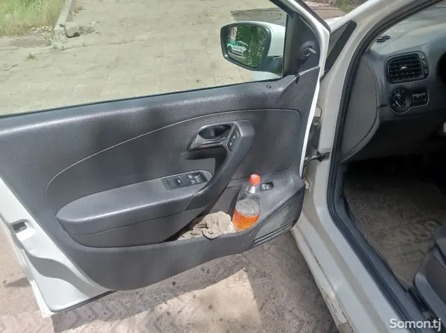 Volkswagen Polo 2014 · 1.6 MT