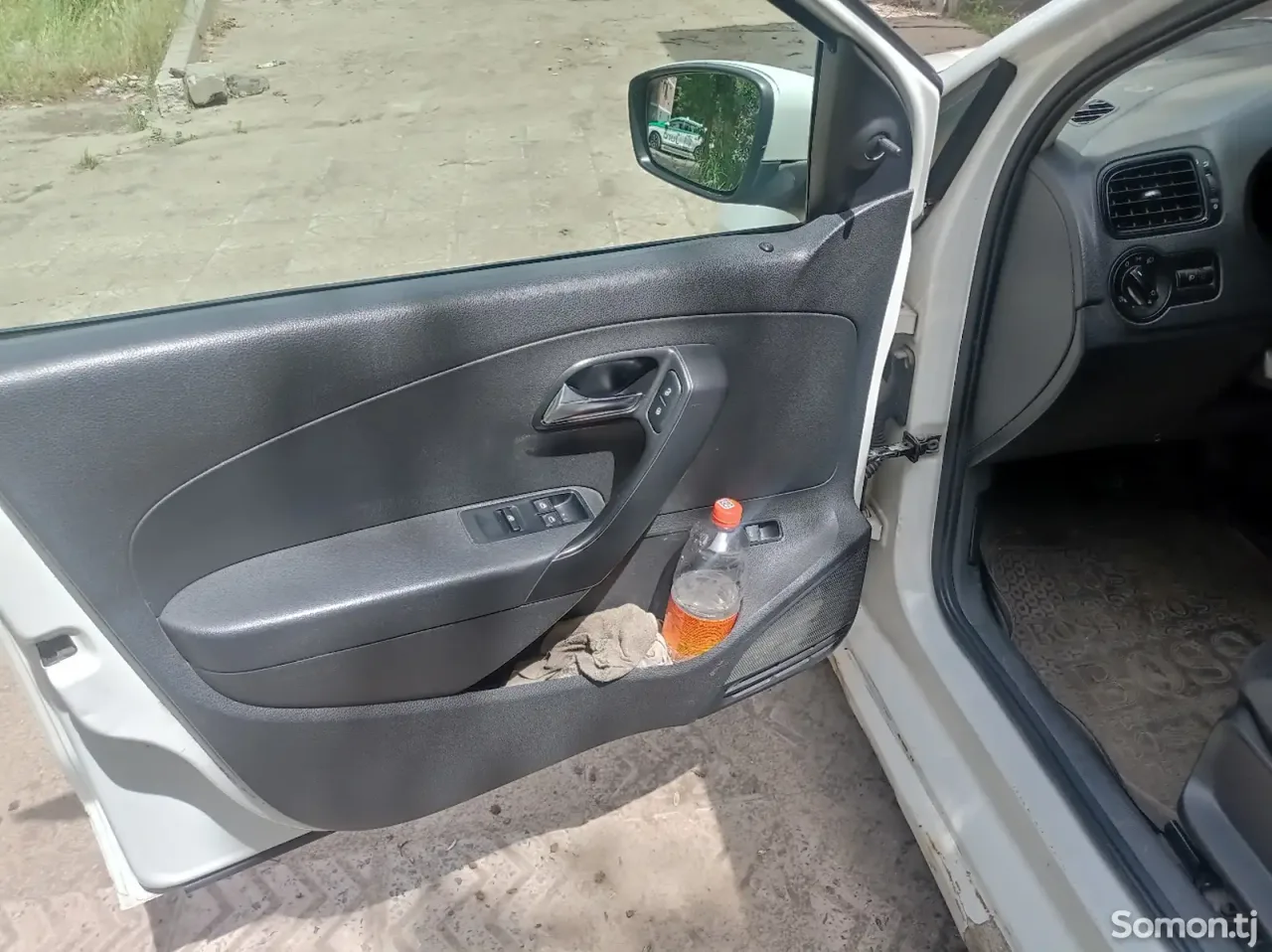 Volkswagen Polo 2014 · 1.6 MT