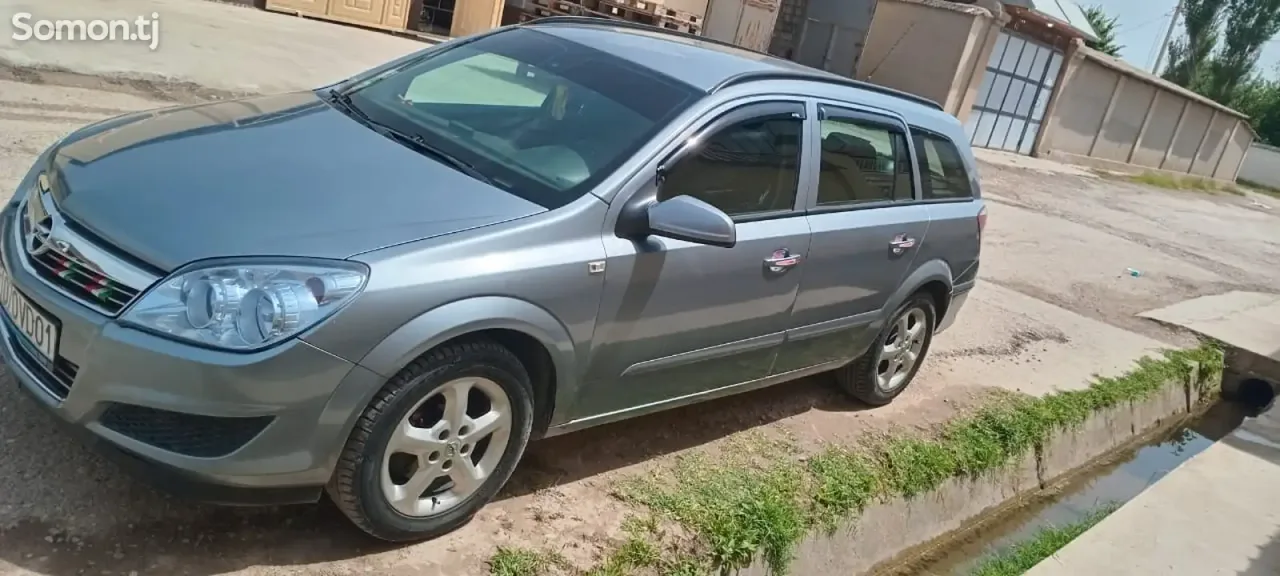 Opel Astra H 2008 · 1.6 MT