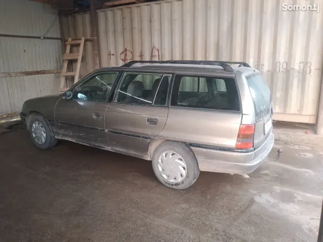 Opel Astra F 1995 · 1.6 MT
