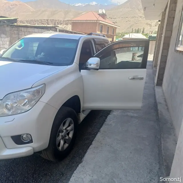 Toyota Land Cruiser Prado 2013 · 2.7 MT