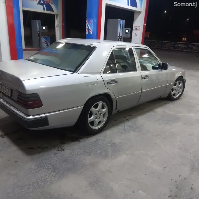 Mercedes-Benz W124 1991 · 2.0 MT