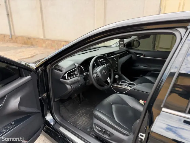 Toyota Camry 2019 · 2.5 AT