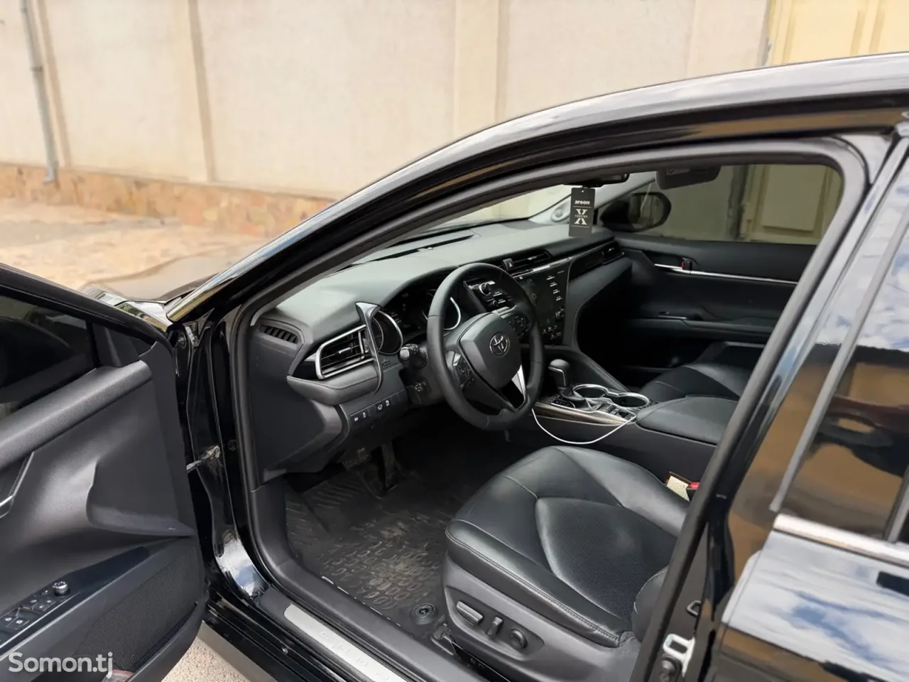 Toyota Camry 2019 · 2.5 AT