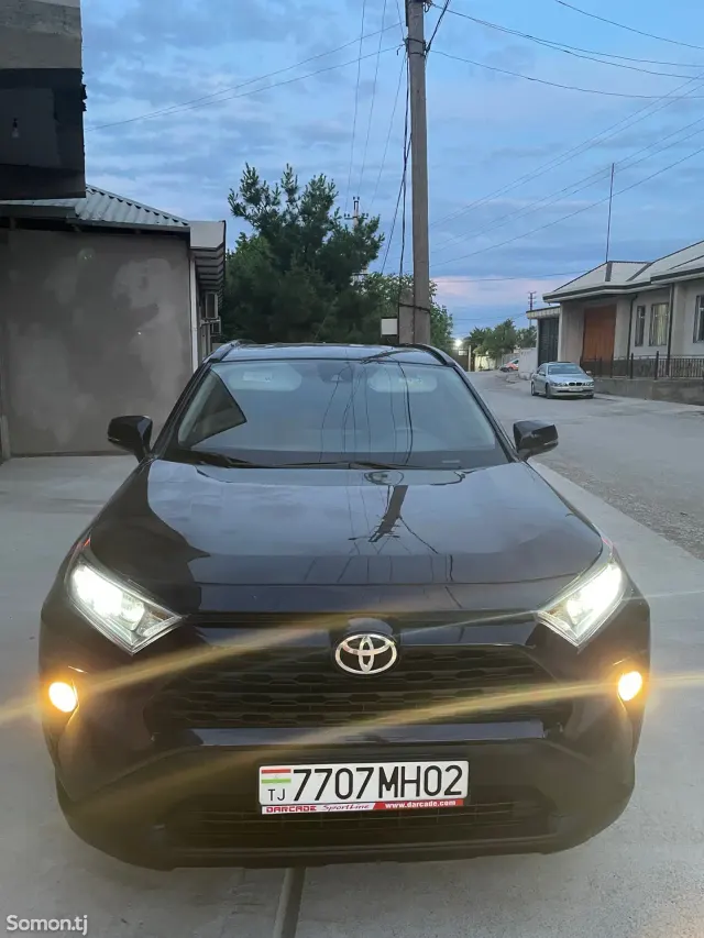 Toyota RAV 4 2022 · 2.5 AT