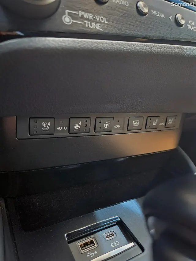 Lexus ES series 2024 · 2.5 AT